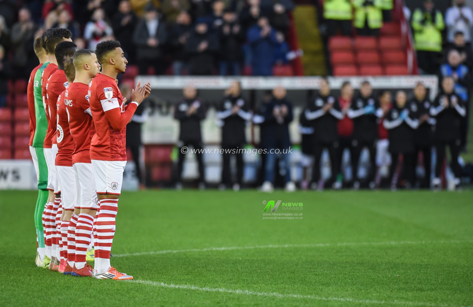 11th January 2020, Oakwell, Barnsley, England; Sky Bet Championship, Barnsley v Huddersfield Town : Barnsley FC team in minutes applause.

Credit: Dean Williams/News Images