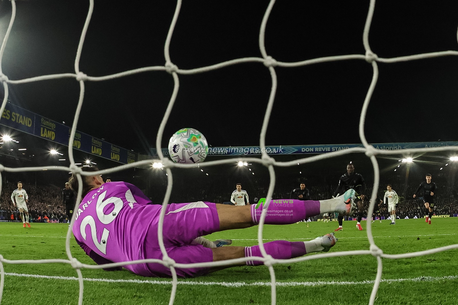 Habib Diarra of Sunderland scores a penalty to make it 0-1 during the Premier League match Leeds United vs Sunderland at Elland Road, Leeds, United Kingdom on 03 March 2026

(Photo by Mark Cosgrove/News Images)