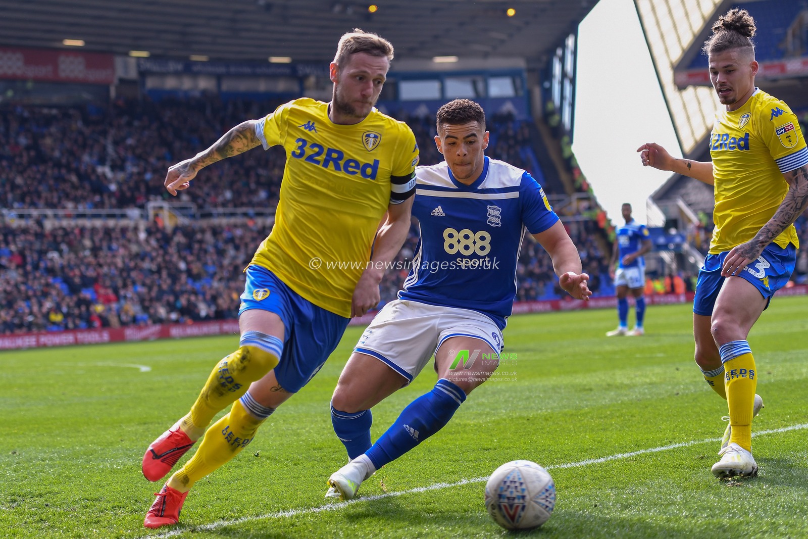 6th April 2019, St Andrew's, Birmingham, England; Sky Bet EFL Championship Birmingham City vs Leeds United ; Liam Cooper (6) of Leeds Utd under pressure from Che Adams (9) of Birmingham City

Credit: Gareth Dalley/News Images


English Football League images are subject to DataCo Licence