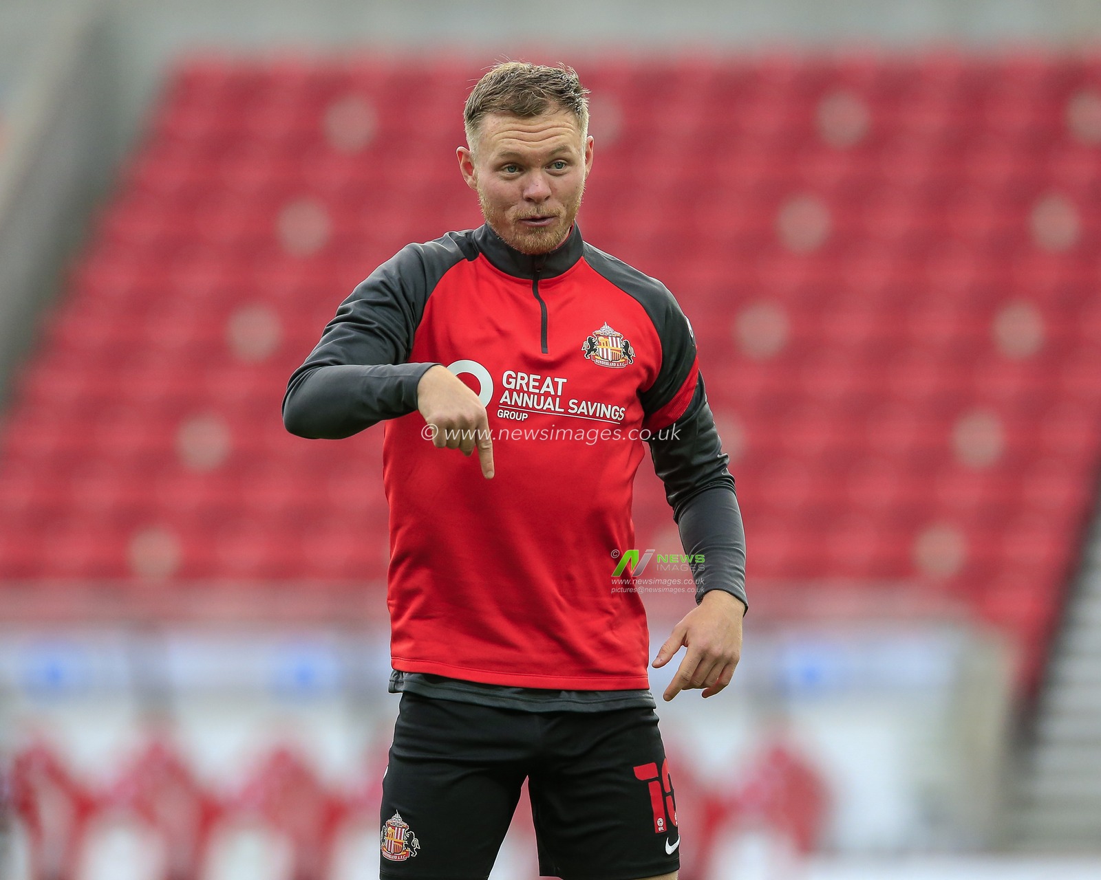 Aiden O'Brien (10) of Sunderland during the pre-game warmup