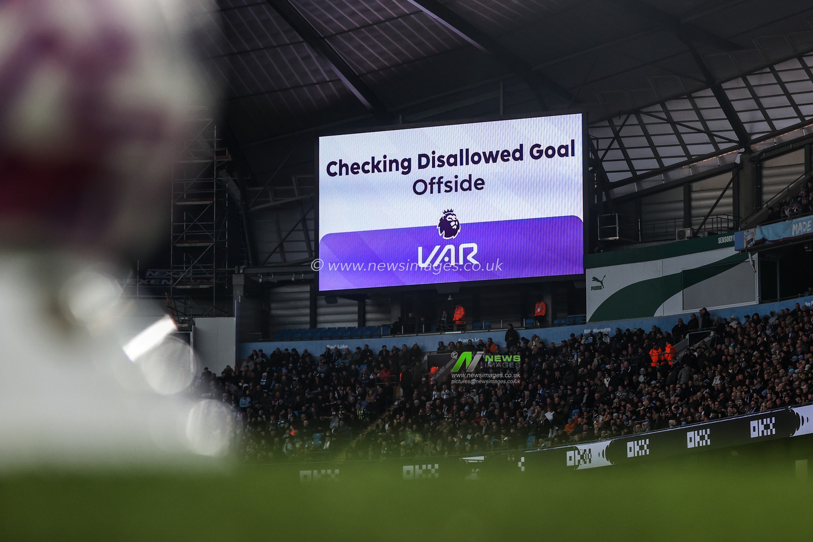 VAR check for a offside in the build up to a Bournemouth goal during the Premier League match Manchester City vs Bournemouth at Etihad Stadium, Manchester, United Kingdom, 2nd November 2025

(Photo by Alfie Cosgrove/News Images)

*** GER AUT SUI OUT ***