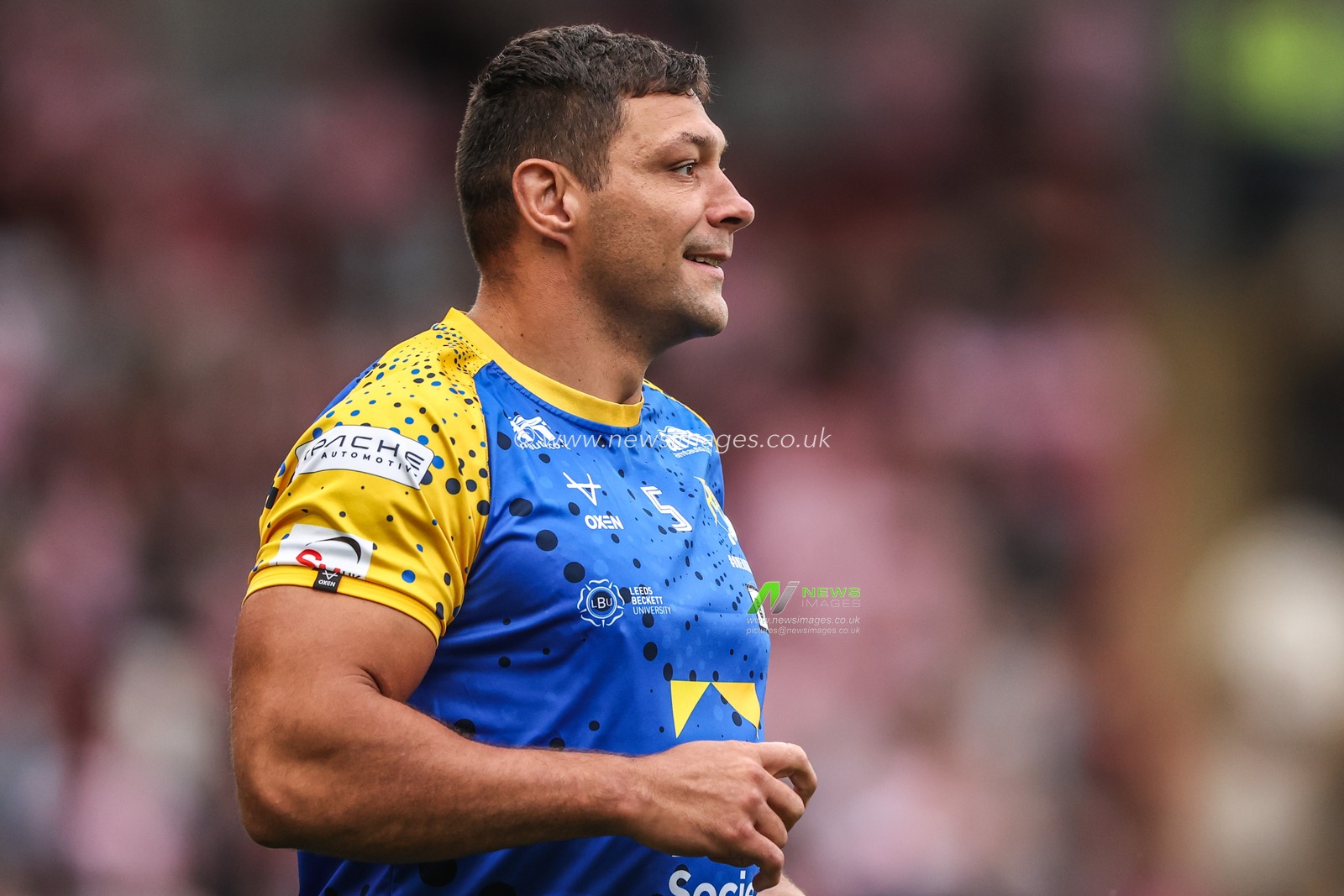 Ryan Hall of Leeds Rhinos in the pre-game warm up during the Betfred Super League round 21 match Leigh Leopards vs Leeds Rhinos at Leigh Sports Village, Leigh, United Kingdom, 7th August 2025

(Photo by Alfie Cosgrove/News Images)
