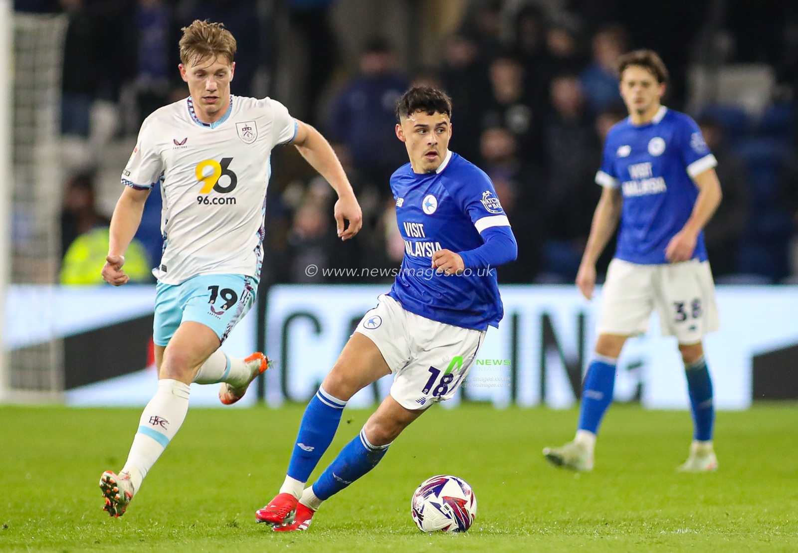 Alex Robertson of Cardiff City during the Sky Bet Championship match Cardiff City vs Burnley at Cardiff City Stadium, Cardiff, United Kingdom, 4th March 2025

(Photo by Andrew Lewis/News Images)