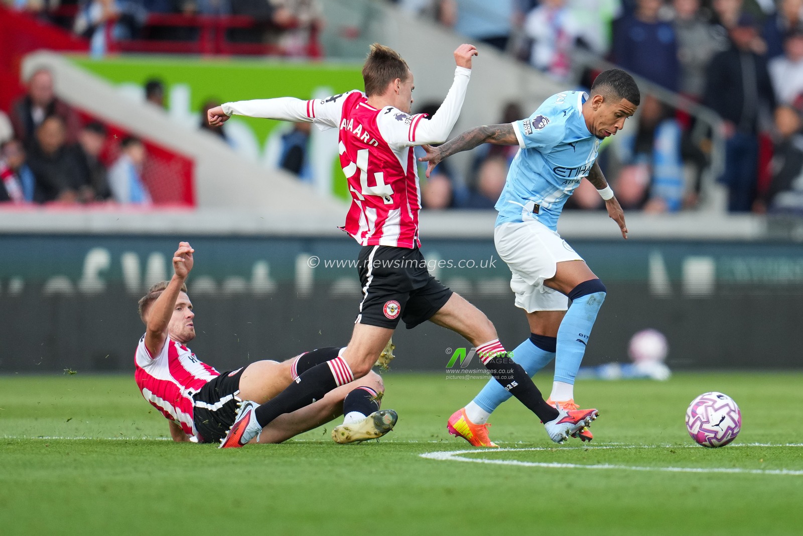 Kristoffer Ajer of Brentford and Mikkel Damsgaard of Brentford try and challenge Savinho of Manchester City during the Premier League match Brentford vs Manchester City at The Gtech Community Stadium, London, United Kingdom, 5th October 2025

(Photo by Harvey Murphy/News Images)