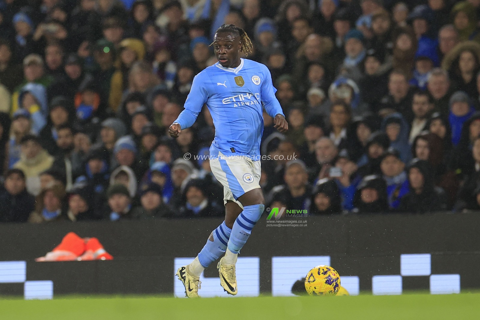 Jeremy Doku of Manchester City controls the ball during the Premier League match Manchester City vs Chelsea at Etihad Stadium, Manchester, United Kingdom, 17th February 2024

(Photo by Conor Molloy/News Images)