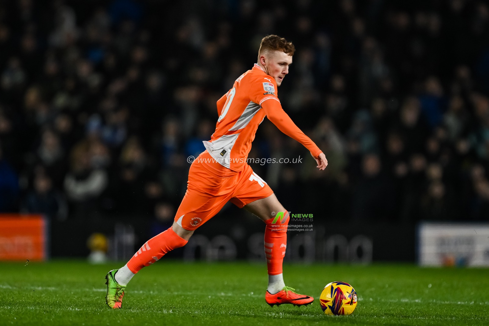 Sonny Carey of Blackpool makes a break with the ball during the Sky Bet League 1 match Birmingham City vs Blackpool at St. Andrew's @ Knighthead Park, Birmingham, United Kingdom, 29th December 2024

(Photo by Craig Thomas/News Images)