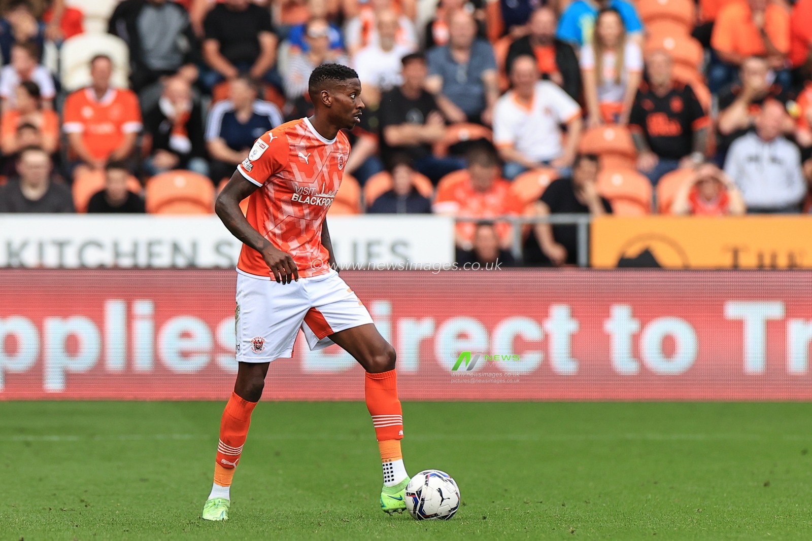 Marvin Ekpiteta #21 of Blackpool during the game