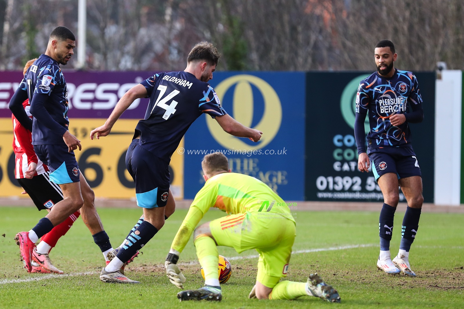 Tom Bloxham of Blackpool scores a goal to make it 0-2 during the Sky Bet League 1 match Exeter City vs Blackpool at St James' Park, Exeter, United Kingdom, 25th January 2025

(Photo by Gareth Evans/News Images)