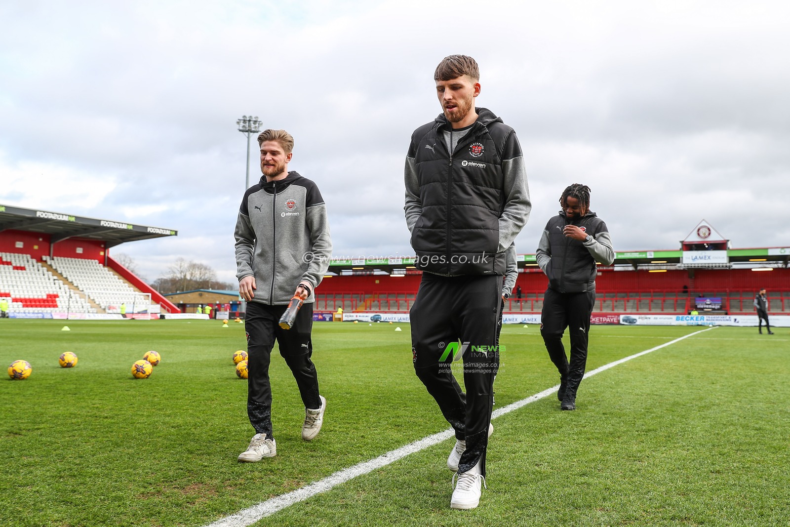 Blackpool players arrive ahead of the Sky Bet League 1 match Stevenage vs Blackpool at Lamex Stadium, Stevenage, United Kingdom, 3rd February 2024

(Photo by Gareth Evans/News Images)