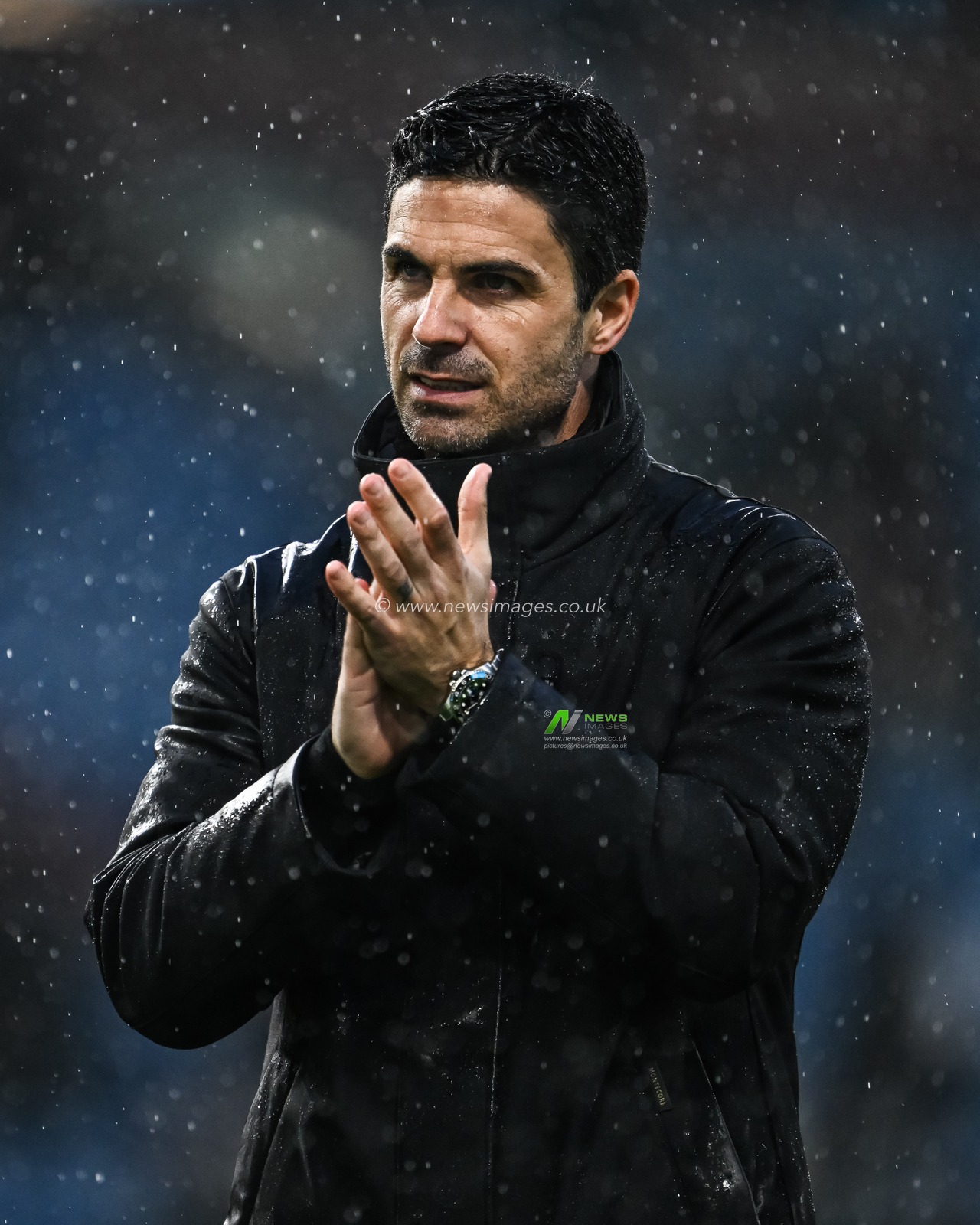 Mikel Arteta Manager of Arsenal applauds the fans at the end of the Premier League match Burnley vs Arsenal at Turf Moor, Burnley, United Kingdom, 17th February 2024

(Photo by Craig Thomas/News Images)