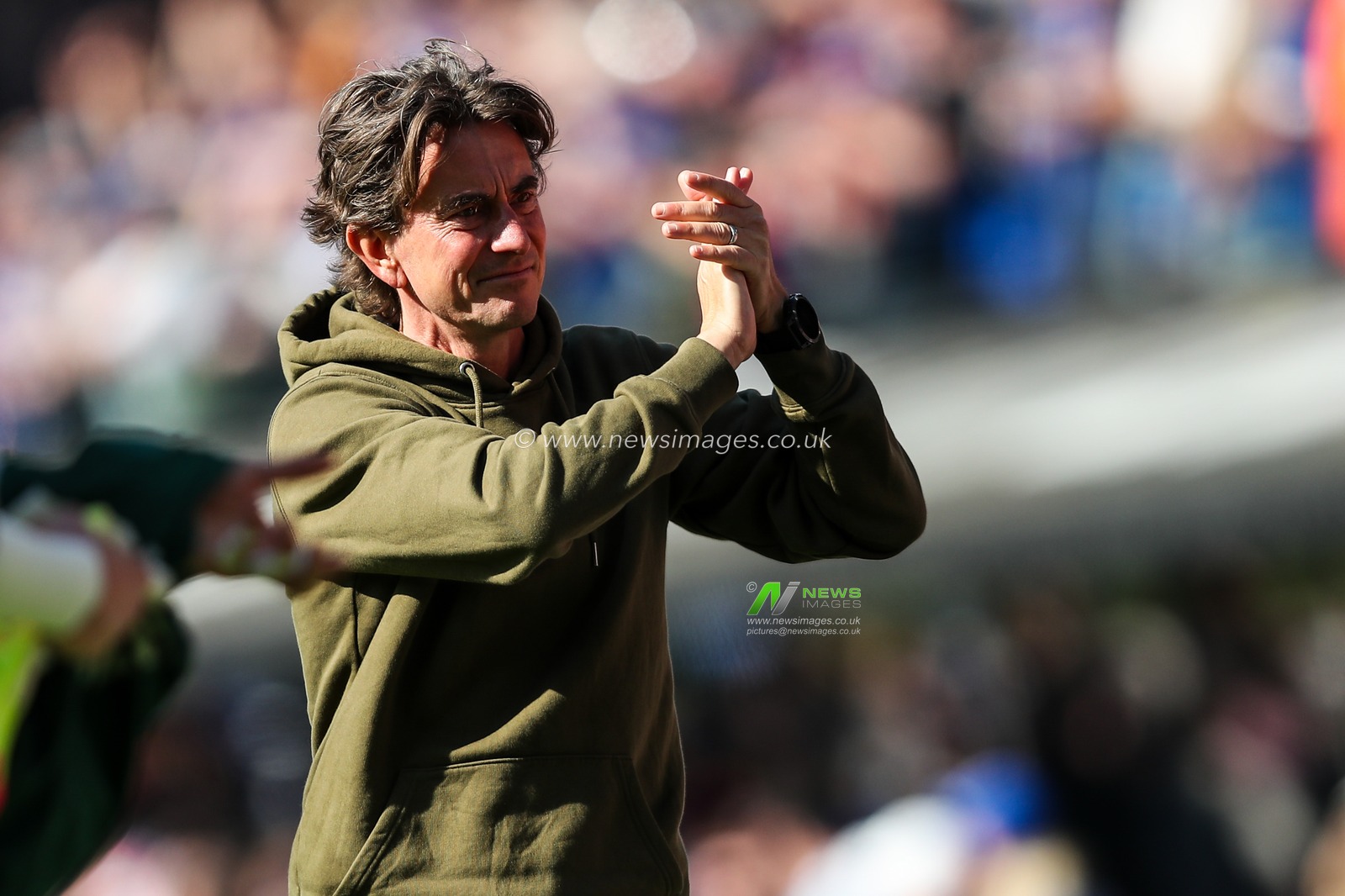 Thomas Frank manager of Brentford applauds the travelling fans after the Premier League match Ipswich Town vs Brentford at Portman Road, Ipswich, United Kingdom, 10th May 2025

(Photo by Izzy Poles/News Images)