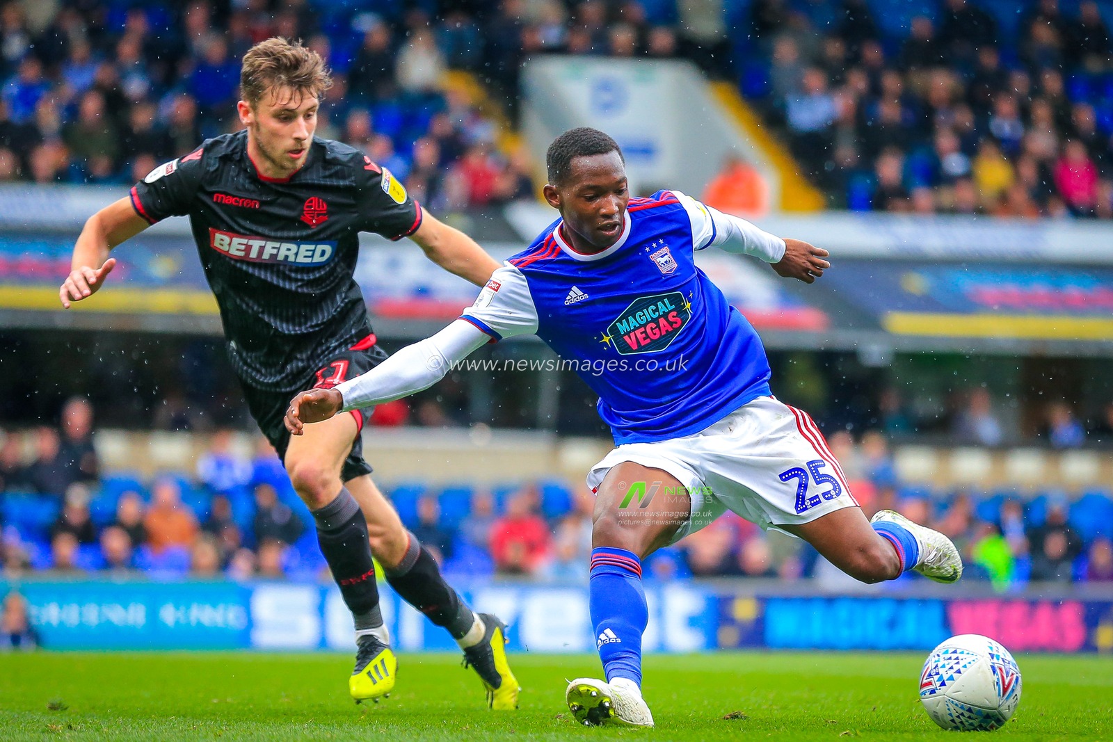 22nd September 2018, Portman Road, Ipswich, England; Sky Bet Championship Ipswich Town v Bolton Wonderers ; Tayo Edun (25) of Ipswich controls the ball under the watchful eye of Joe Williams (21) of Bolton.

Credit: Georgie Kerr/News Images

EDITORIAL USE ONLY No use with unauthorised audio, video, data, fixture lists, club/league logos or 'live' services. Online in-match use limited to 45 images, no video emulation. No use in betting, games or single club/league/player publications and all English Football League images are subject to DataCo Licence