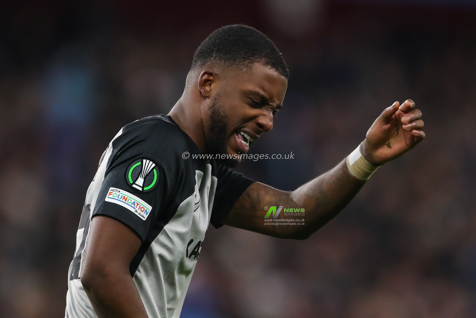Riechedly Bazoer #25 of AZ Alkmaar reacts during the UEFA Europa Conference League match Aston Villa vs AZ Alkmaar at Villa Park, Birmingham, United Kingdom, 9th November 2023

(Photo by Gareth Evans/News Images)