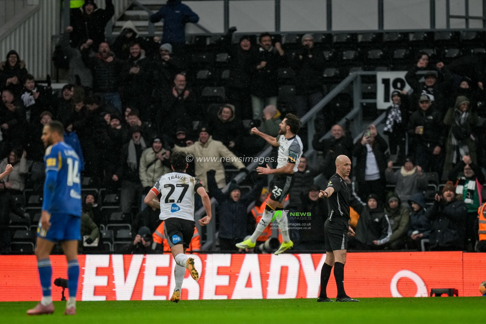 Ben Brereton Diaz of Derby County celebrates his goal to make it 1-0 during the Emirates FA Cup Third Round match Derby County vs Leeds United at Pride Park Stadium, Derby, United Kingdom, 11th January 2026

(Photo by Maynard Manyowa/News Images)