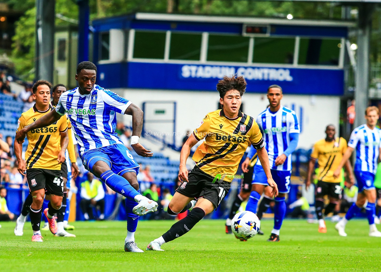 Dominic Iorfa of Sheffield Wednesday passes the ball during the Sky Bet Championship match Sheffield Wednesday vs Stoke City at Hillsborough, Sheffield, United Kingdom, 16th August 2025

(Photo by Richard Bierton/News Images)