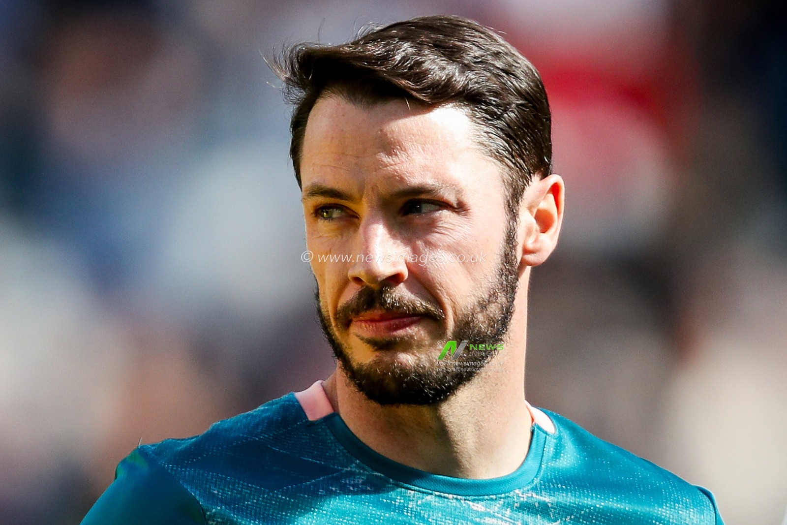 Adam Smith of AFC Bournemouth lines up prior to the Premier League match West Ham United vs Bournemouth at London Stadium, London, United Kingdom, 5th April 2025

(Photo by Izzy Poles/News Images)