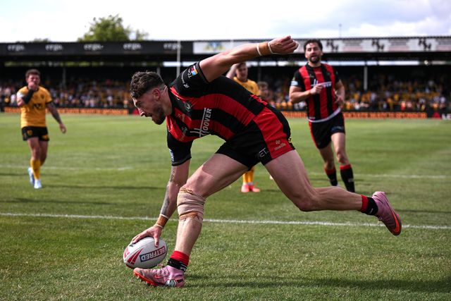 Toby King of Warrington Wolves makes a try during the Betfred Super League round 21 match Castleford Tigers vs Warrington Wolves at OneBore Stadium, Castleford, Untied Kingdom on 01 August 2026

(Photo by Ben Roberts/News Images)
