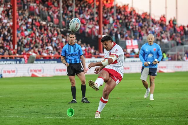 Rhyse Martin of Hull KR converts for a goal during the Betfred Super League round 10 match Hull KR vs Castleford Tigers at Sewell Group Craven Park, Hull, United Kingdom on 30 April 2026

(Photo by Mark Cosgrove/News Images)