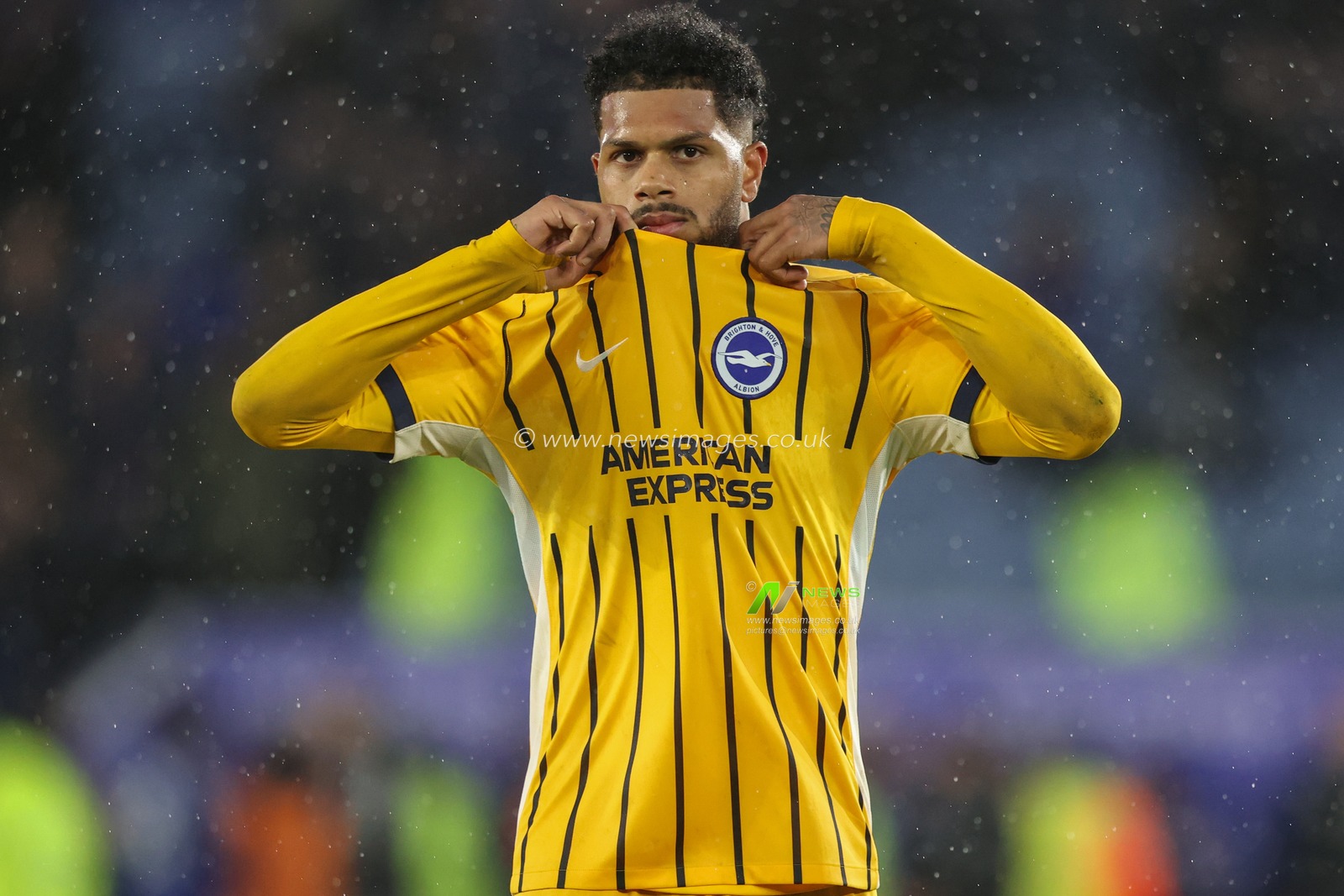Georginio Rutter of Brighton & Hove Albion takes off his shirt to give to a fan during the Premier League match Leicester City vs Brighton and Hove Albion at King Power Stadium, Leicester, United Kingdom, 8th December 2024

(Photo by Alfie Cosgrove/News Images)