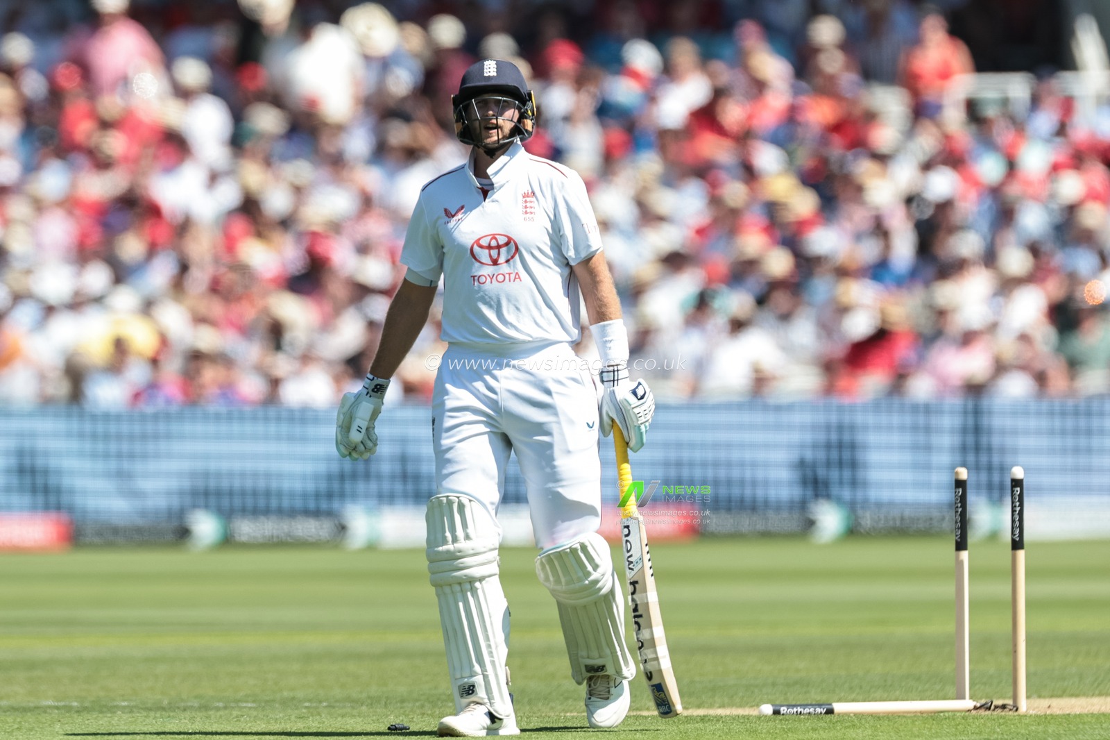 Joe Root of England leaves the field of play after been dismissed after Jasprit Bumrah of India bowls him out during the 3rd Rothesay Test Match Day 2 England v India at Lords, London, United Kingdom, 11th July 2025

(Photo by Mark Cosgrove/News Images)