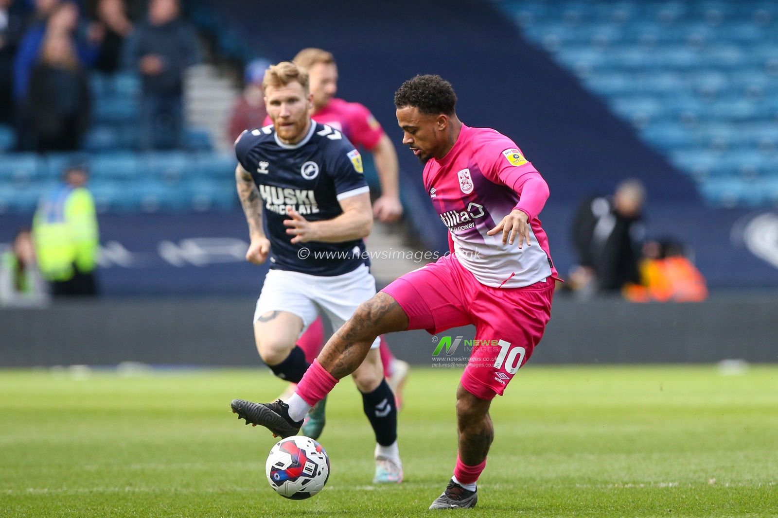 Josh Koroma #10 of Huddersfield Town controls the ball during the Sky Bet Championship match Millwall vs Huddersfield Town at The Den, London, United Kingdom, 18th March 2023

(Photo by Arron Gent/News Images)