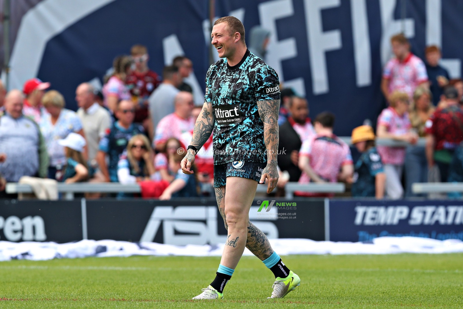 the Betfred Super League Round 14 match Wakefield Trinity vs Leigh Leopards at DIY Kitchens Stadium, Wakefield, United Kingdom, 15th June 2025

(Photo by Sam Eaden/News Images)