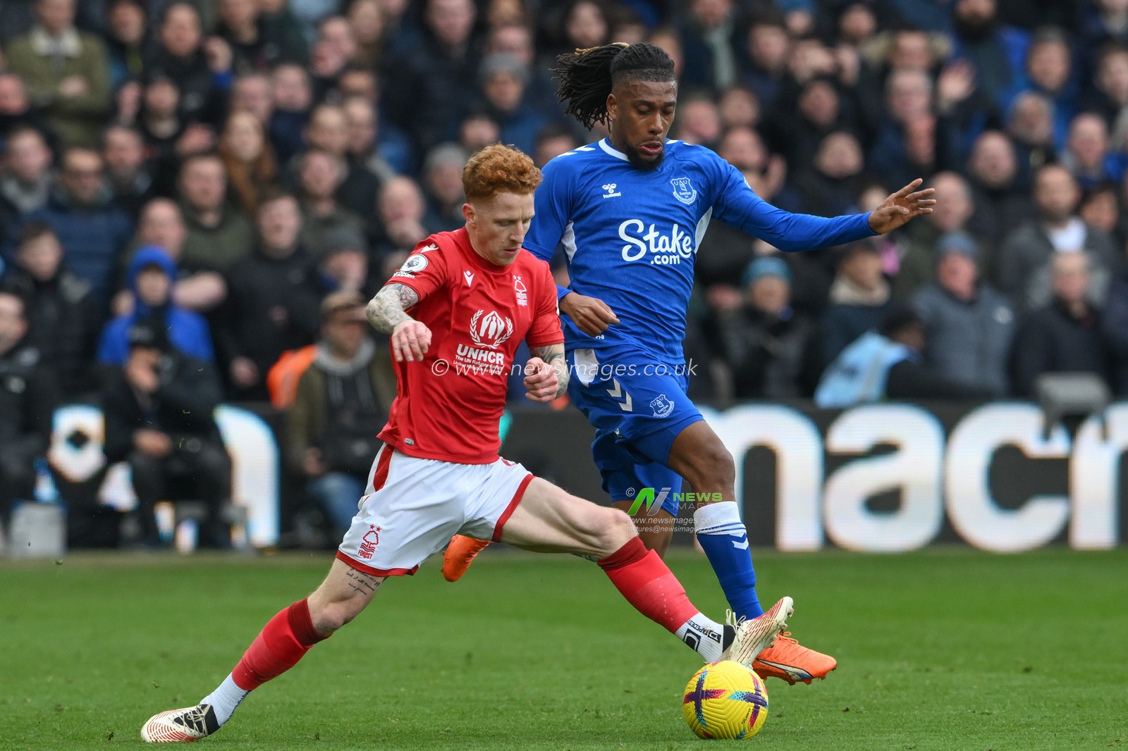 Jack Colback #8 of Nottingham Forest and Alex Iwobi #17 of Everton battle for the ball during the Premier League match Nottingham Forest vs Everton at City Ground, Nottingham, United Kingdom, 4th March 2023

(Photo by Craig Thomas/News Images)