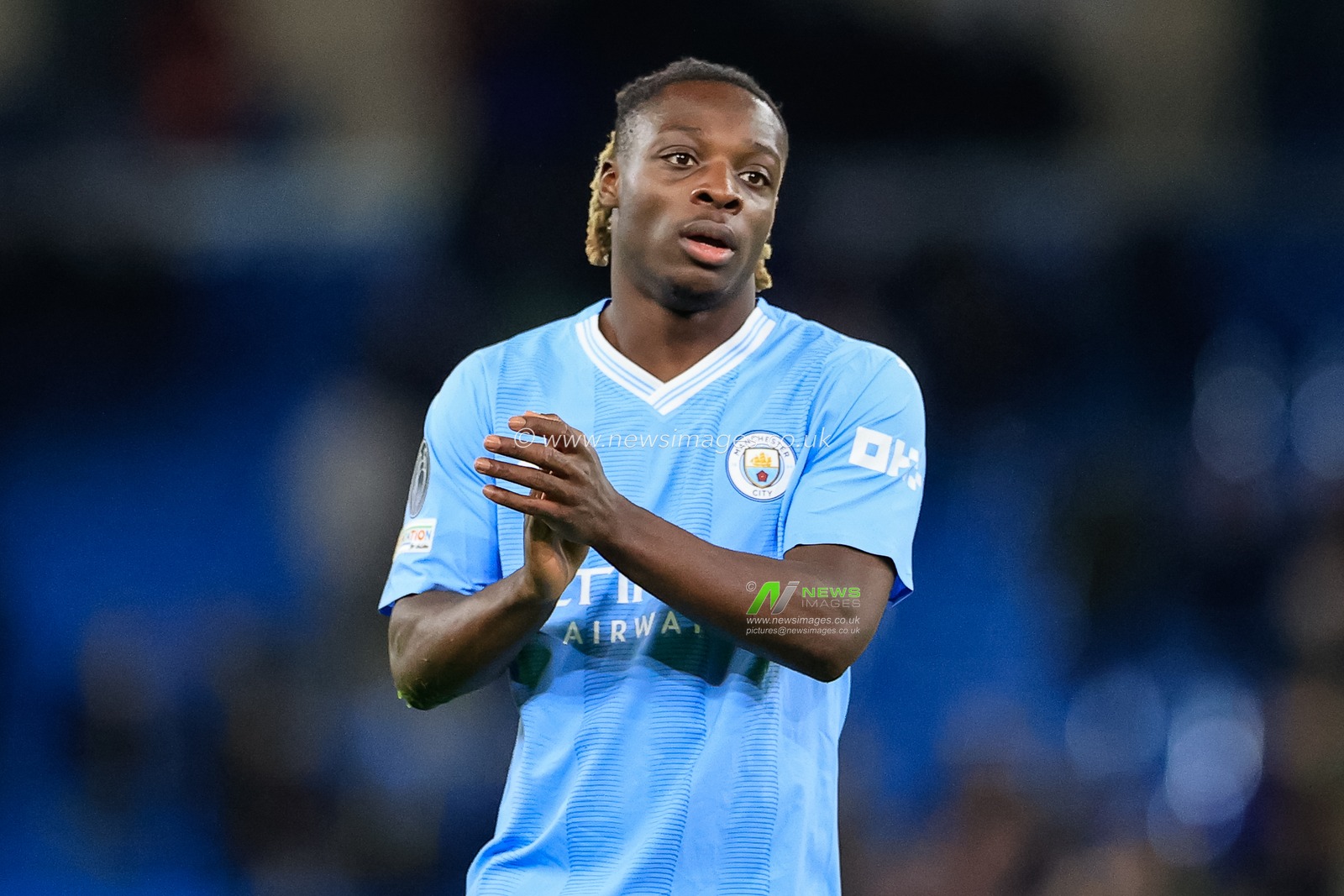 JÃ©rÃ©my Doku #11 of Manchester City applauds the home fans as City qualify for the last 16 during the UEFA Champions League match Manchester City vs Young Boys at Etihad Stadium, Manchester, United Kingdom, 7th November 2023

(Photo by Conor Molloy/News Images)