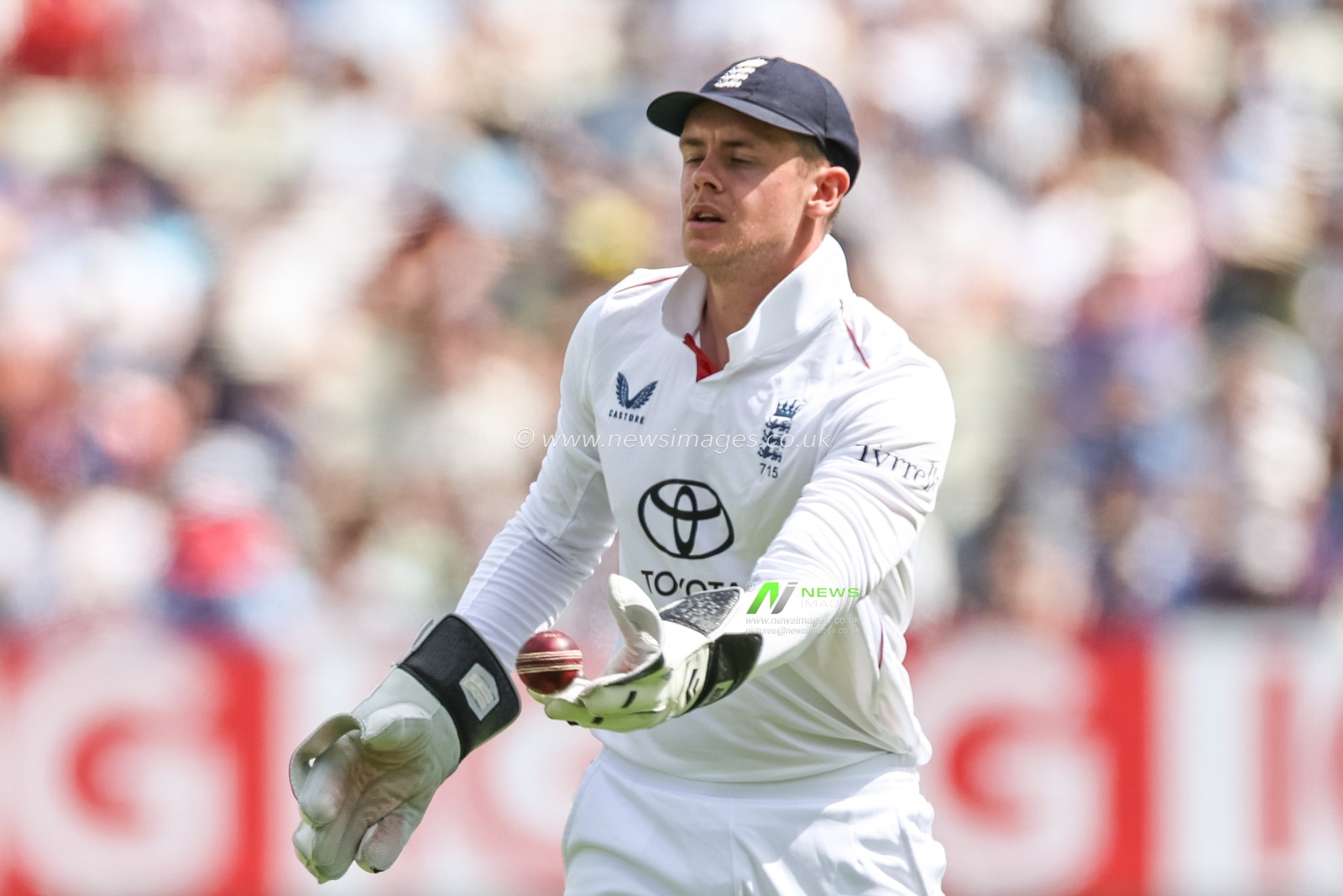 Jamie Smith of England offloads the ball during the 2nd Rothesay Test Match Day 1 England vs India at Edgbaston, Birmingham, United Kingdom, 2nd July 2025

(Photo by Mark Cosgrove/News Images)