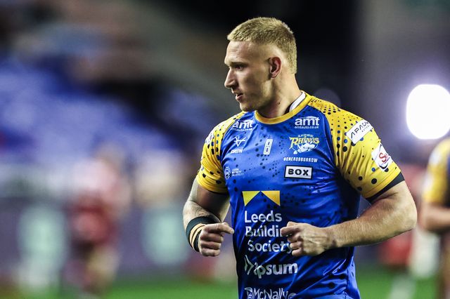 Mikolaj Oledzki of Leeds Rhinos in the pre-game warm up during the Betfred Super League round 27 match Wigan Warriors vs Leeds Rhinos at The Brick Community Stadium, Wigan, United Kingdom, 19th September 2025

(Photo by Alfie Cosgrove/News Images)