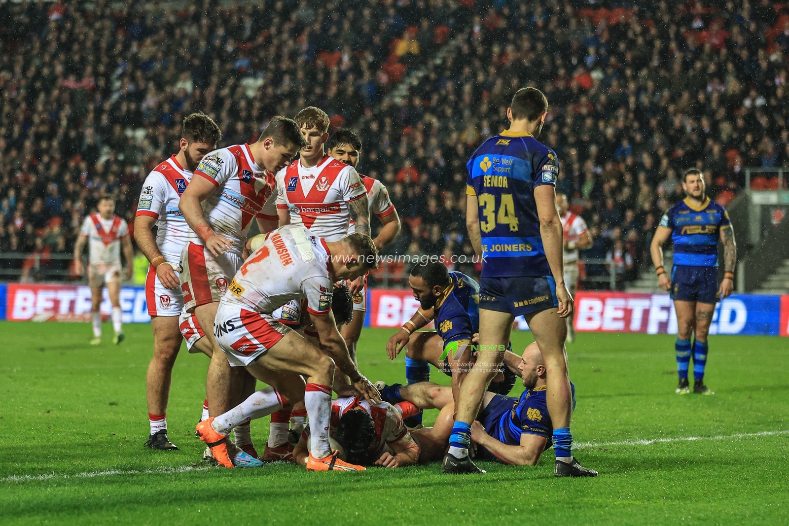 Jonny Lomax #6 of St Helens celebrates their try during the Betfred Super League Round 7 match St Helens vs Wakefield Trinity at Totally Wicked Stadium, St Helens, United Kingdom, 31st March 2023

(Photo by Mark Cosgrove/News Images)
