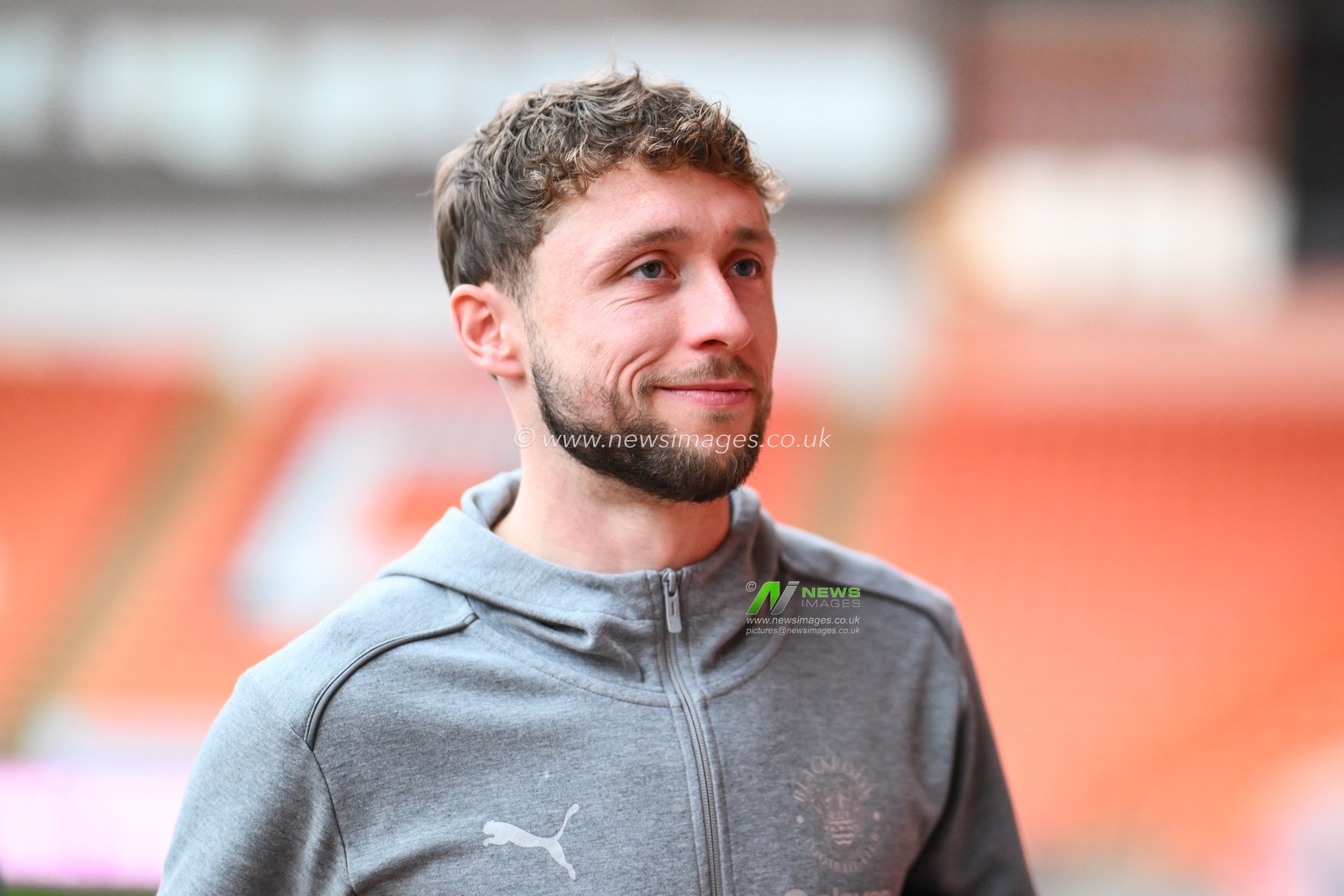 Matthew Pennington of Blackpool arrives ahead of the Bristol Street Motors Trophy match Blackpool vs Liverpool U21 at Bloomfield Road, Blackpool, United Kingdom, 6th November 2024

(Photo by Craig Thomas/News Images)