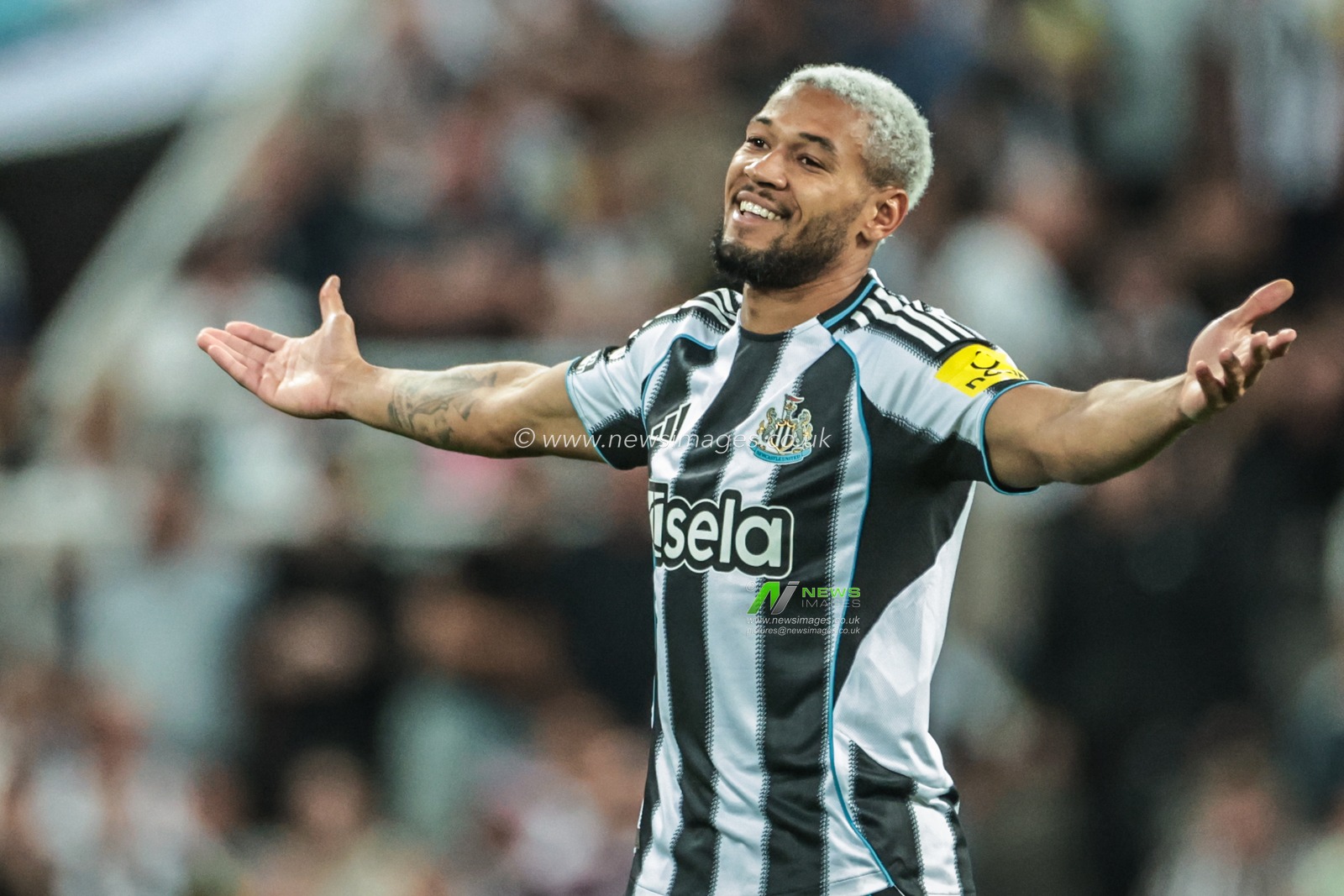 Joelinton of Newcastle United appeals during the Premier League match Newcastle United vs Liverpool at St. James's Park, Newcastle, United Kingdom, 25th August 2025

(Photo by Mark Cosgrove/News Images)