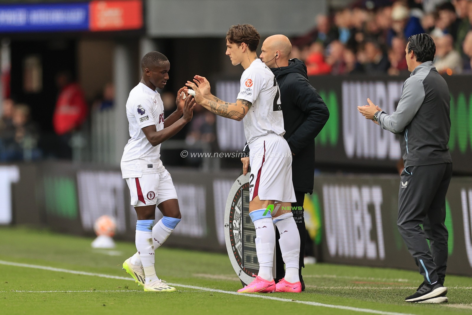 Moussa Diaby #19 of Aston Villa is substituted for Nicolo Zanilo #22 of Aston Villa during the Premier League match Burnley vs Aston Villa at Turf Moor, Burnley, United Kingdom, 27th August 2023

(Photo by Conor Molloy/News Images)