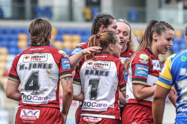 Grace Banks of Wigan Warriors celebrates her try during the Betfred Women's Challenge Cup Cup Semi-final match Leeds Rhinos vs Wigan Warriors at LNER Community Stadium, York, United Kingdom, 10th May 2025

(Photo by Alfie Cosgrove/News Images)