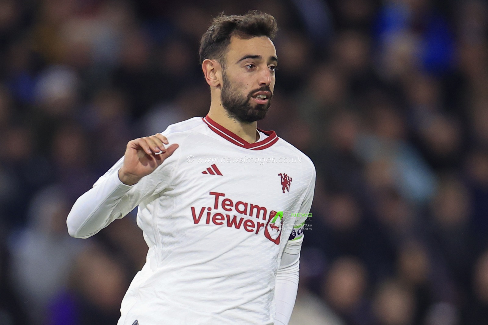 Bruno Fernandes #8 of Manchester United during the Premier League match Burnley vs Manchester United at Turf Moor, Burnley, United Kingdom, 23rd September 2023

(Photo by Conor Molloy/News Images)