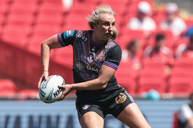Jodie Cunningham of St Helens breaks with the ball during the Betfred Women's Challenge Cup Final Wigan Warriors vs St Helens at Wembley Stadium, London, United Kingdom on 30 May 2026

(Photo by Mark Cosgrove/News Images)
