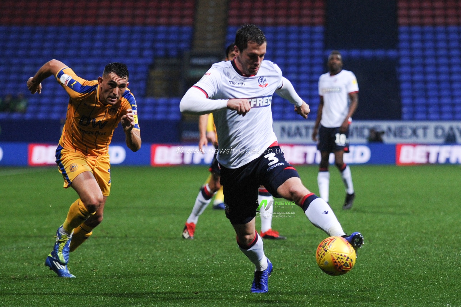 1st December 2018, University of Bolton Stadium, Bolton, England; Sky Bet Championship, Bolton v Wigan ; Andrew Taylor of Bolton Wanderers makes a break


Credit: Richard Long/News Images

English Football League images are subject to DataCo Licence