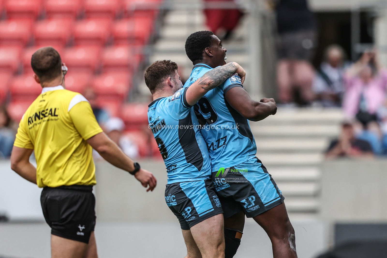 Sam Eseh of Hull FC celebrates his try during the Betfred Super League round 15 match Salford Red Devils vs Hull FC at Salford Community Stadium, Eccles, United Kingdom, 22nd June 2025

(Photo by Alfie Cosgrove/News Images)