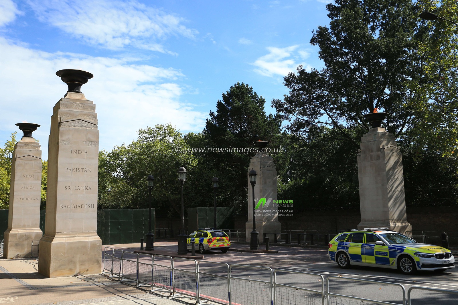 The plinths at the Commonwealth Memorial Gates are lit in tribute to Queen Elizabeth II at Constitution Hill, London, United Kingdom, 12th September 2022

(Photo by Carlton Myrie/News Images)