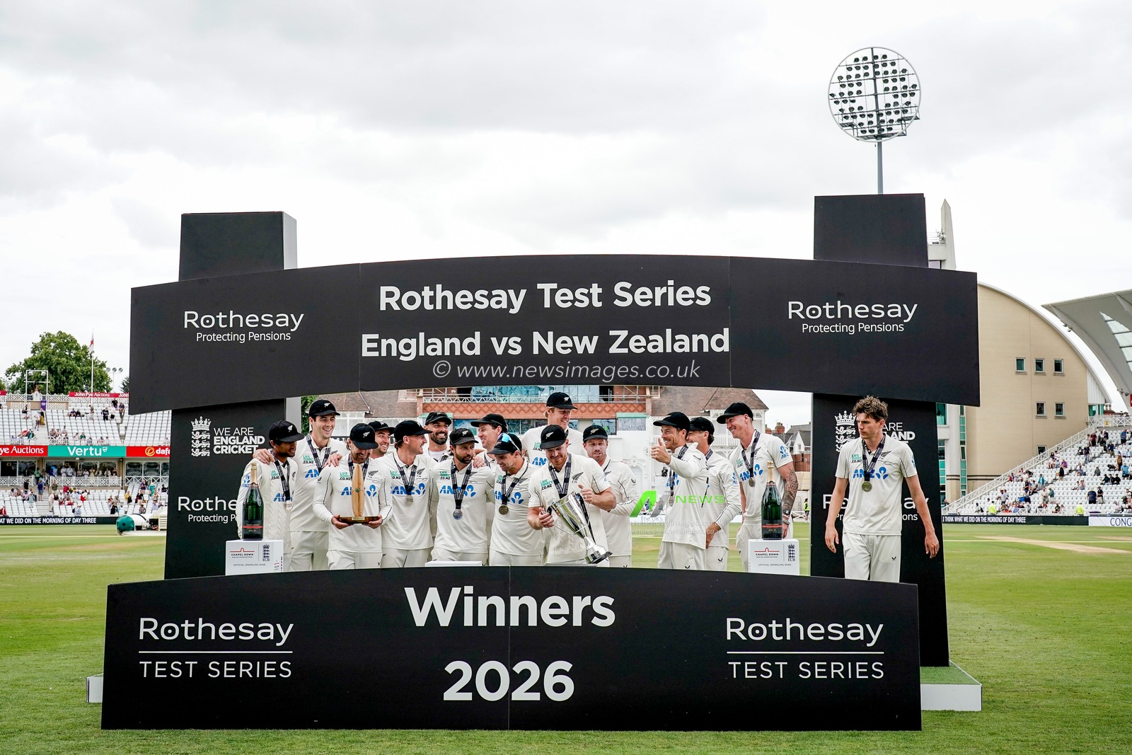 New Zealand captain Tom Latham and the New Zealand players lei the Trophy after winning the series 1-2 during the 3rd Rothesay Test Match Day 5 match England vs New Zealand at Trent Bridge, Nottingham, United Kingdom on 29 June 2026

(Photo by Maynard Manyowa/News Images)