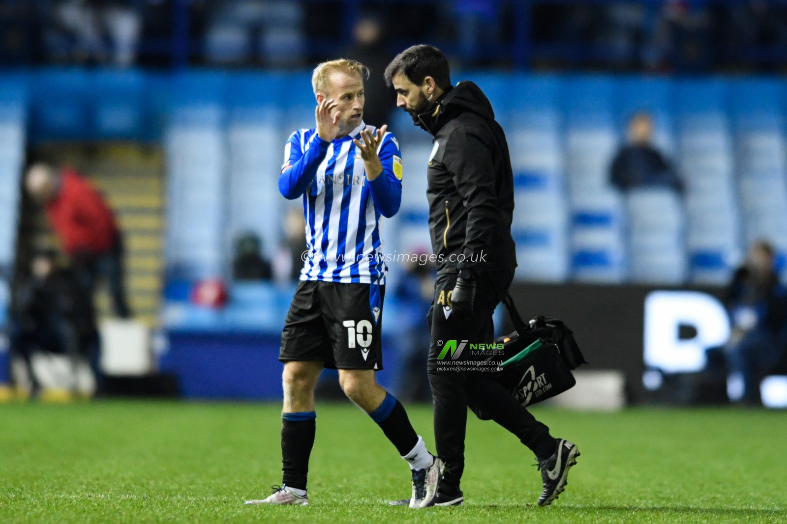 Barry Bannan #10 of Sheffield Wednesday applauds the home supporters after he is substituted from the game