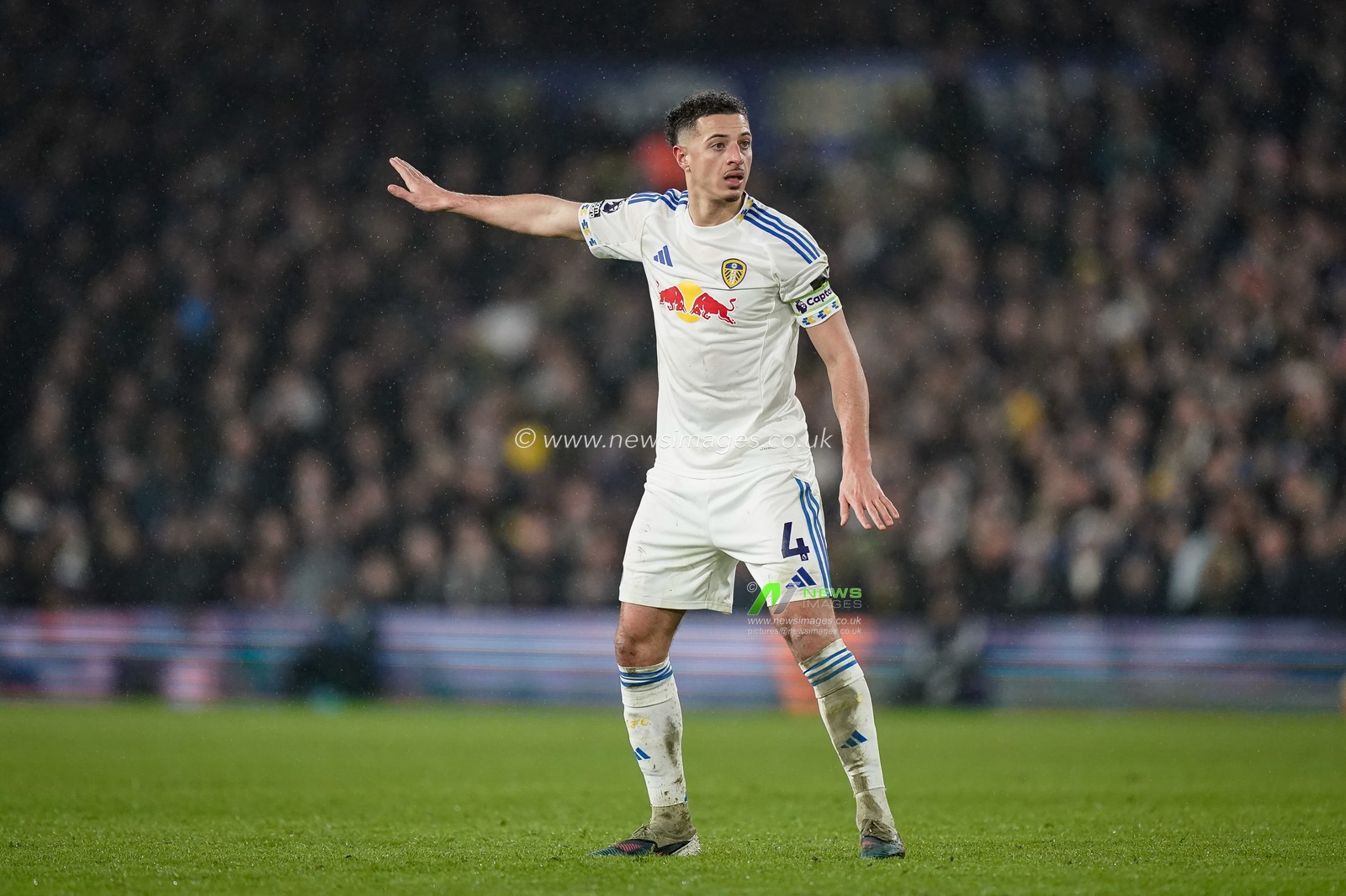 Ethan Ampadu of Leeds United during the Premier League match Leeds United vs Nottingham Forest at Elland Road, Leeds, United Kingdom on 06 February 2026

(Photo by Maynard Manyowa/News Images)