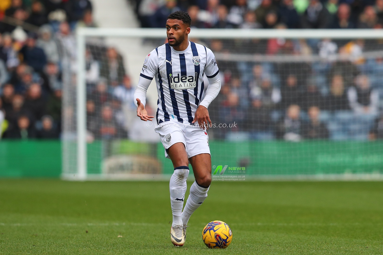 Darnell Furlong #2 of West Bromwich Albion in action during the Sky Bet Championship match West Bromwich Albion vs Stoke City at The Hawthorns, West Bromwich, United Kingdom, 17th December 2023

(Photo by Gareth Evans/News Images)