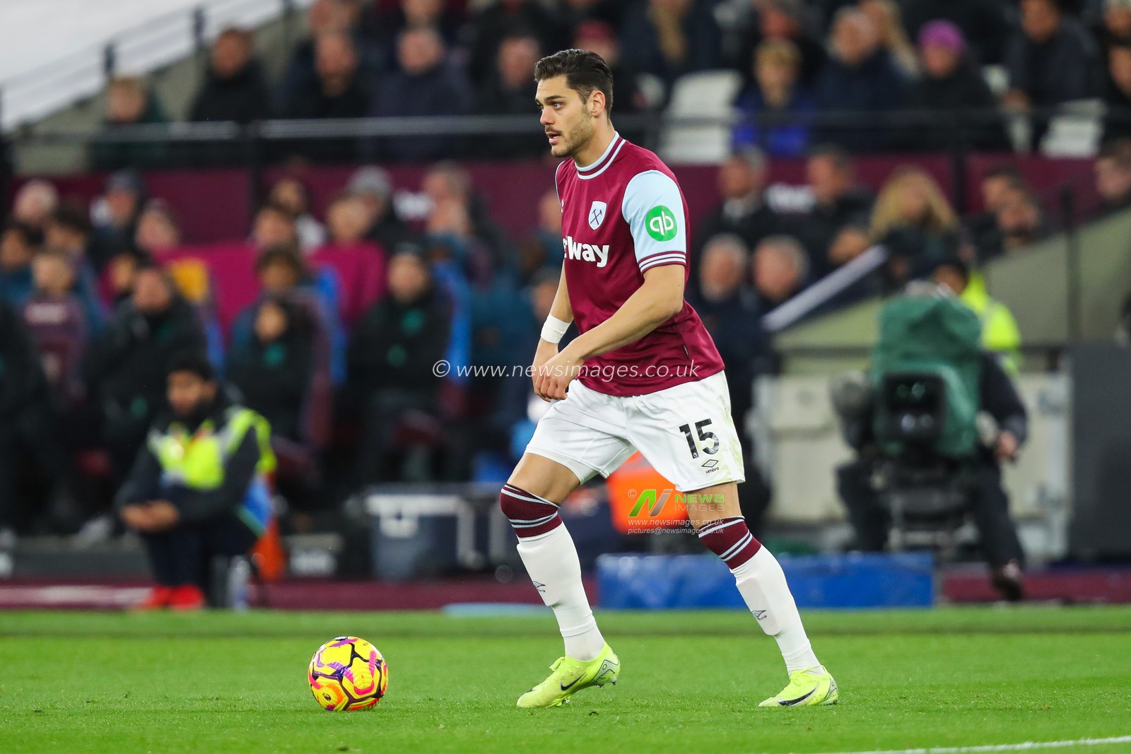 Konstantinos Mavropanos of West Ham United in action during the Premier League match West Ham United vs Wolverhampton Wanderers at London Stadium, London, United Kingdom, 9th December 2024

(Photo by Izzy Poles/News Images)