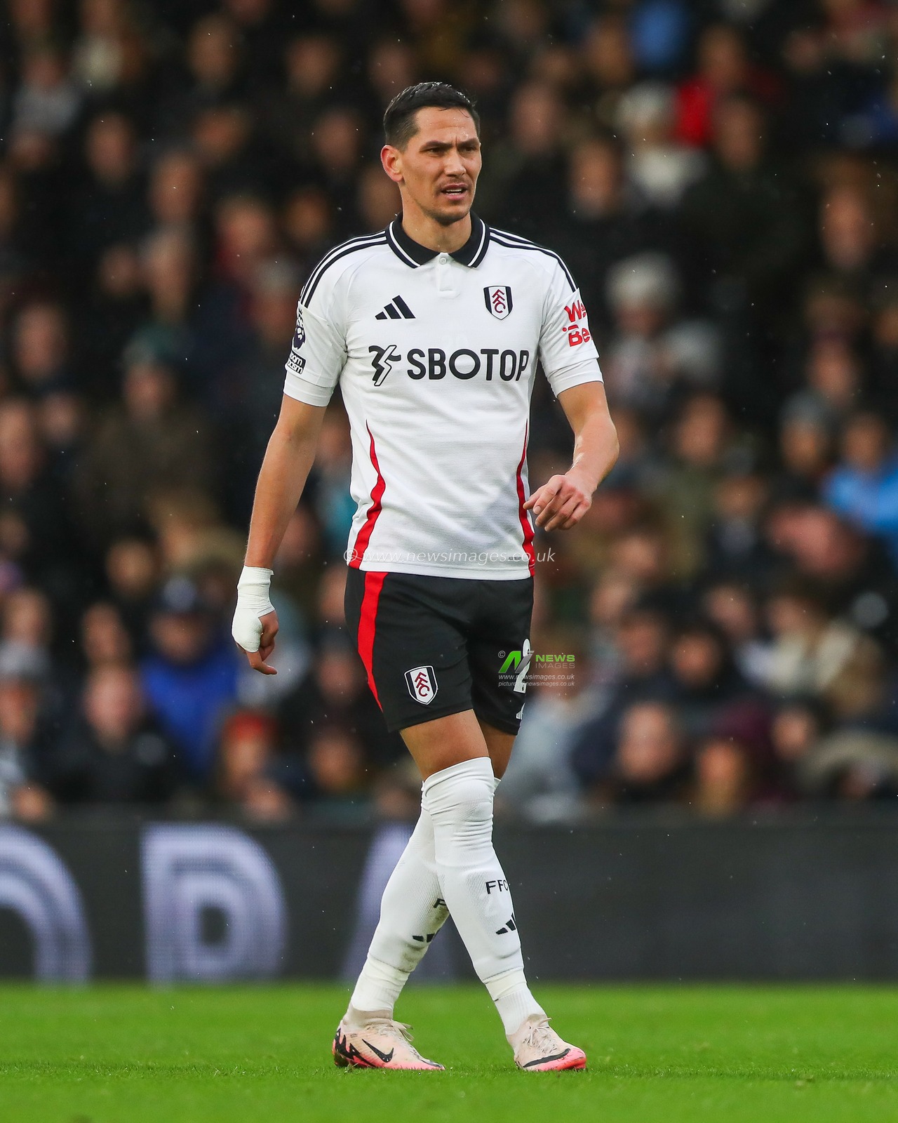SaÅ¡a LukiÄ‡ of Fulham during the Premier League match Fulham vs Arsenal at Craven Cottage, London, United Kingdom, 8th December 2024

(Photo by Gareth Evans/News Images)