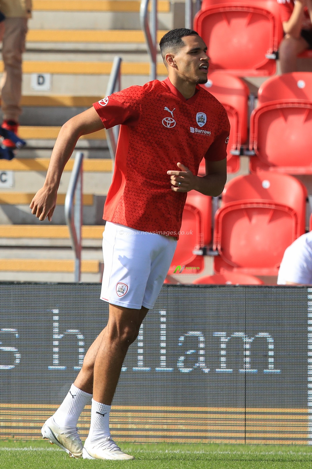 Jon Russell #3 of Barnsley in the pregame warmup session during the Sky Bet League 1 match Exeter City vs Barnsley at St James' Park, Exeter, United Kingdom, 7th October 2023

(Photo by Alfie Cosgrove/News Images)