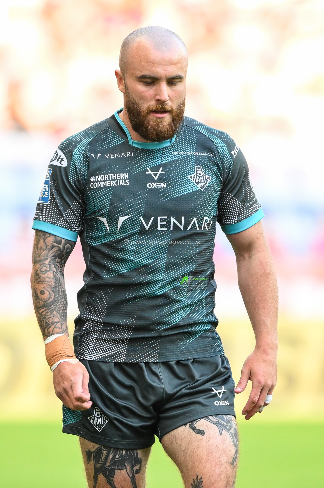 Jake Bibby of Huddersfield Giants put up a kick during pre match warm up ahead of the Betfred Super League Round 20 match Wigan Warriors vs Huddersfield Giants at DW Stadium, Wigan, United Kingdom, 1st August 2024

(Photo by Craig Thomas/News Images)