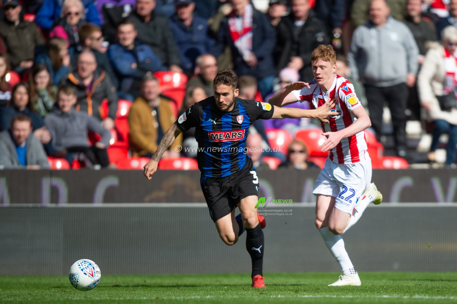 13th April 2019 , Bet 365 Stadium, Stoke-on-Trent, England; Sky Bet Championship, Stoke City vs Rotherham United ; Joe Mattock (3) of Rotherham United during the game


Credit: Richard Long/News Images

English Football League images are subject to DataCo Licence