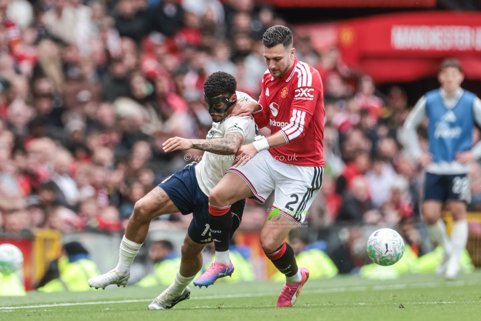Diogo Dalot of Manchester United and \f10\battle for the ball during the Premier League match Manchester United vs Nottingham Forest at Old Trafford, Manchester, United Kingdom on 17 May 2026

(Photo by Mark Cosgrove/News Images)